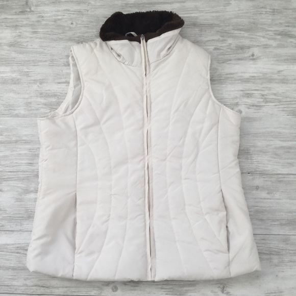 Passports Jackets & Blazers - White Quilted Vest w/Brown Faux Fur Collar